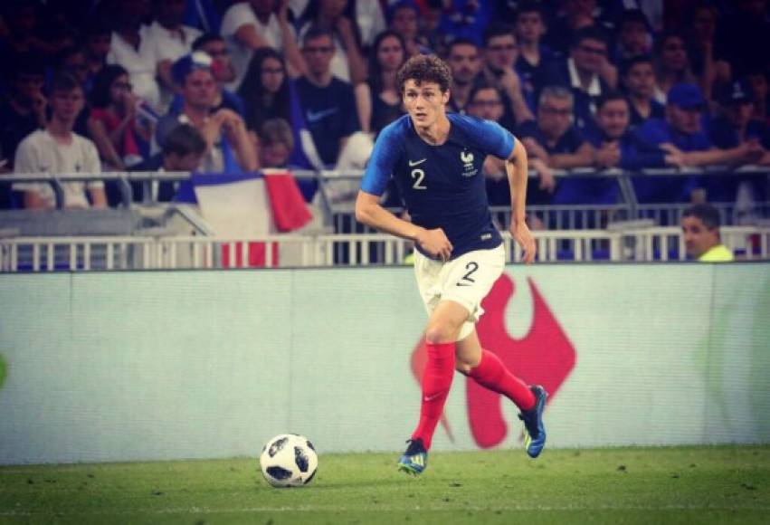 El lateral Pavard tenía una cláusula en su contrato por la que podía dejar el Stuttgart por 35 millones de euros a partir del 1 de julio, fecha en la que se incorporará al Bayern Múnich.