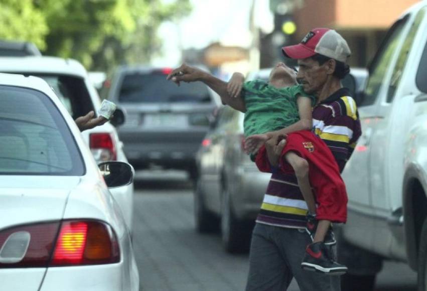 El maltrato intelectual por omisión comprende los casos en que no se le brindan los estímulos requeridos o no se le presta la atención debida a sus procesos educativos y recreativos