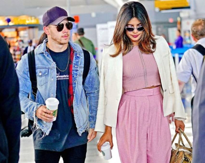 Priyanka Chopra y Nick Jonas<br/><br/>Aunque ella es 10 años mayor, todo parece indicar que su romance va cada vez mejor, ya que han sido captados juntos en varias ocasiones y recientemente el cantante la invitó a una boda familiar.