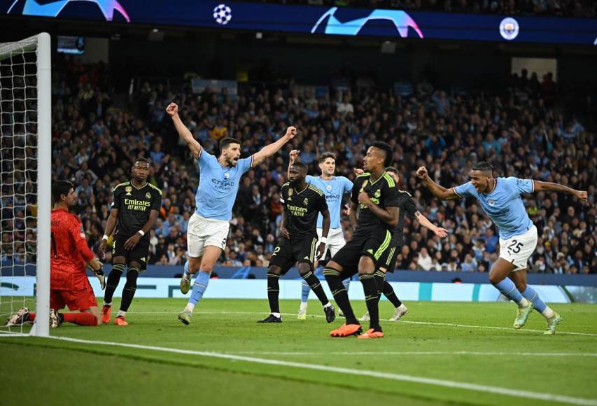 La celebración de Manuel Akanji tras su gol para el 3-0 del Manchester City ante Real Madrid.