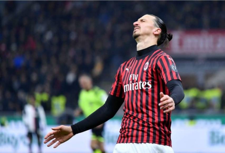 Zlatan se lamenta tras una ocasión fallada por su equipo. Foto AFP