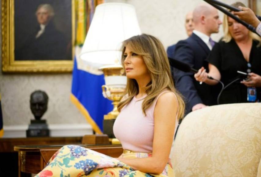 US First Lady Melania Trump is seen during a meeting between US President Donald Trump and with Kenya's President Uhuru Kenyatta at the White House on August 27, 2018 in Washington,DC. / AFP PHOTO / MANDEL NGAN