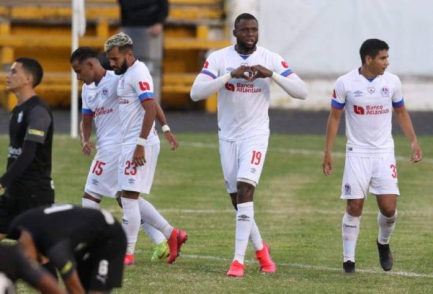 Yustin Arboleda puso el 3-0 del Olimpia y así celebró.