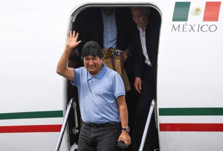 El rechazo de varios países sudamericanos a abrir su espacio aéreo al avión que trasladaba a Morales ocasionaron un retraso de ocho horas en la llegada del mandatario al aeropuerto internacional Benito Juárez de la capital mexicana.