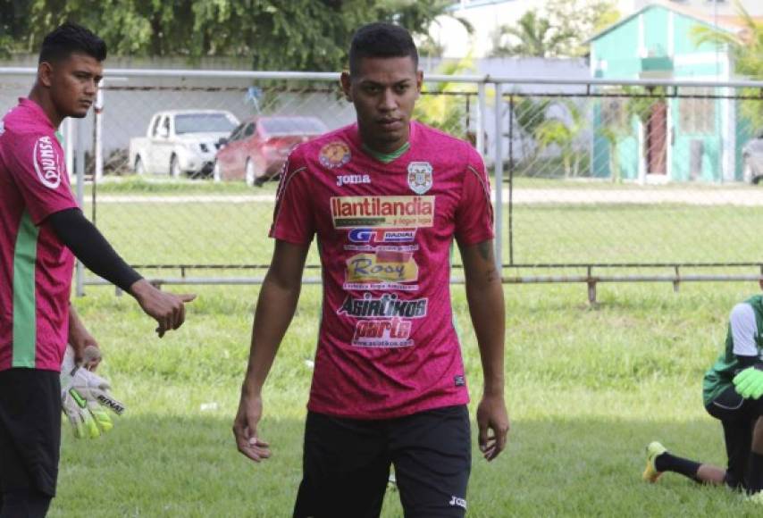 Denovan Torres: El portero hondureño seguirá en el Marathón luego de que se había unido al Honduras Progreso pero en el club verde han señalado que tiene contrato con ellos.