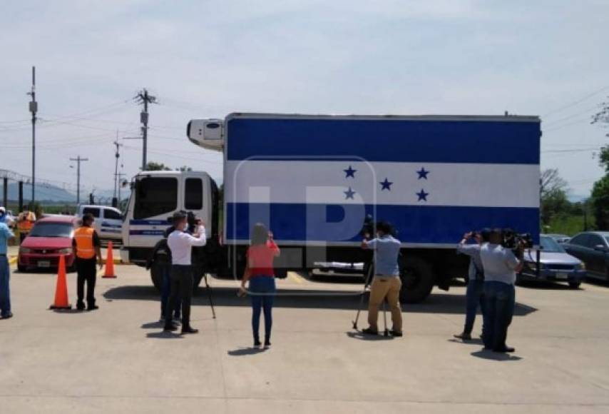 Camiones refrigerados y adecuados para el transporte de las dosis, llevarán las cajas hacia Tegucigalpa, capital del país, a unos 248 kilómetros en carretera.