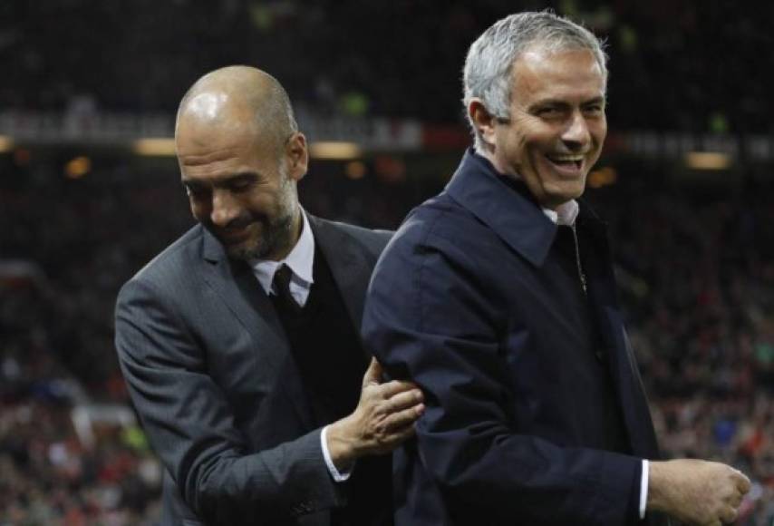 Así fue el saludo entre José Mourinho y Pep Guardiola. Foto AFP.