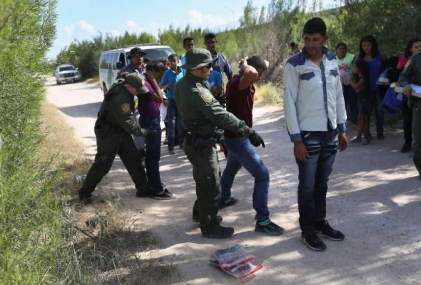 En los últimos tres días, cientos de indocumentados ingresaron al territorio estadounidense y se entregaron a la Patrulla Fronteriza para solicitar asilo.