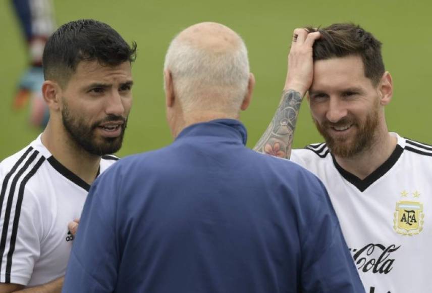 Lionel Messi y Sergio Agüero son los delanteros que estarán de arranque en el 11 de Argentina ante Islandia.