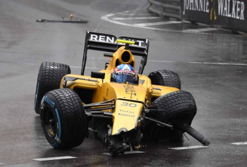 Jolyon Palmer, piloto británico de Renault Sport, estrelló su vehículo en el inicio del Gran Premio de Mónaco de Fórmula Uno. Foto AFP/Pascal Guyot