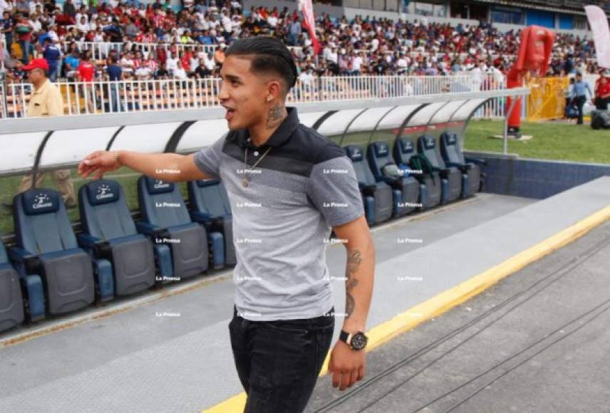 Michaell Chirinos está en Honduras para llevarse a su familia a México. El atacante fue a disfrutar del clásico Olimpia vs Motagua.