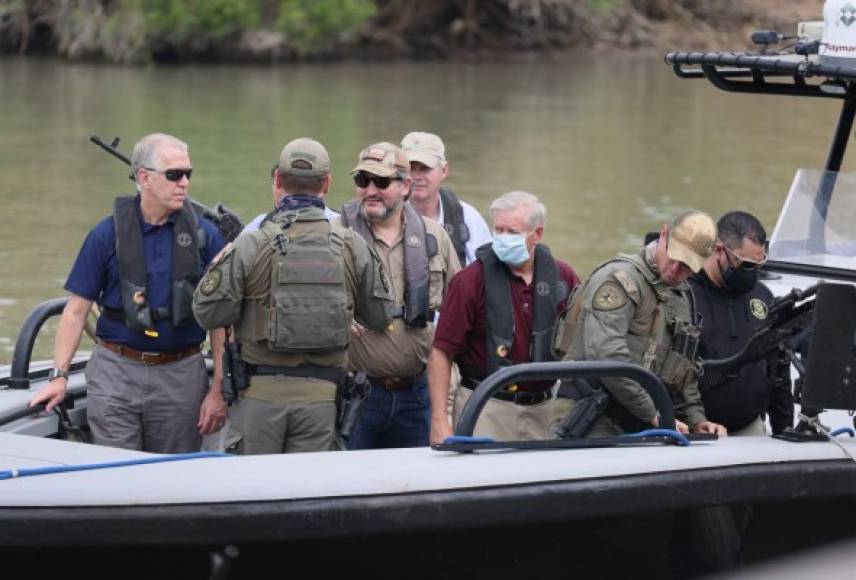 Los senadores republicanos culparon a Biden de la crisis fronteriza afirmando que la suspensión de las medidas migratorias de Trump por su sucesor incentivaron la llegada masiva de indocumentados.