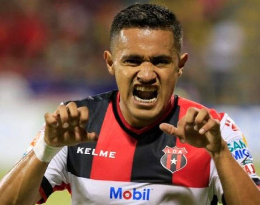 Roger Rojas: El delantero hondureño ha decidido finalmente quedarse en Alajuelense de Costa Rica.