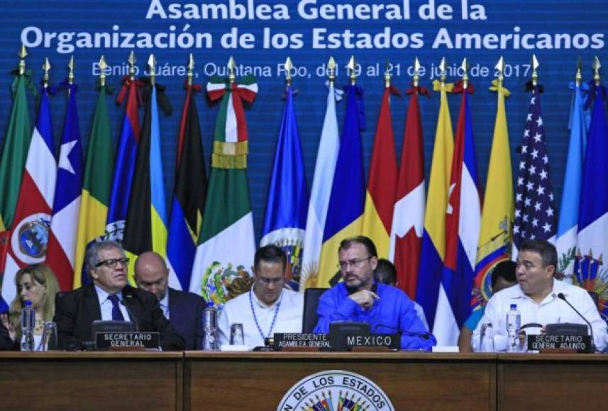 Los países críticos del gobierno del presidente Nicolás Maduro fracasaron por segunda vez en su intención de aprobar una resolución sobre la crisis política en Venezuela en la OEA, caso que quedó fuera de las resoluciones votadas ayer al cierre de la 47 Asamblea General.