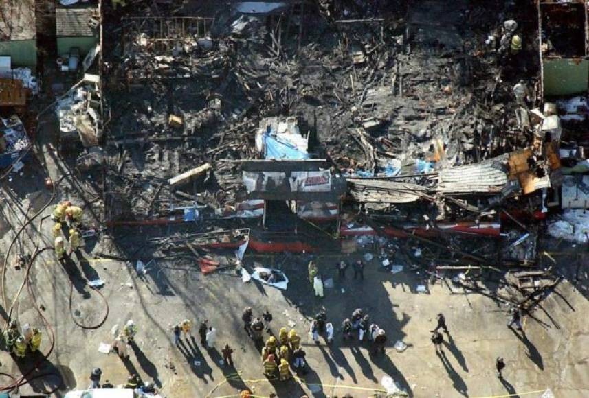 El 20 de febrero del 2003 la banda de rock Great White se presentaba en Rhode Island de Estados Unidos, el lugar se incendió y provocó una de las más grandes tragedias con alrededor de 100 muertos y 30 heridos de gravedad.<br/>