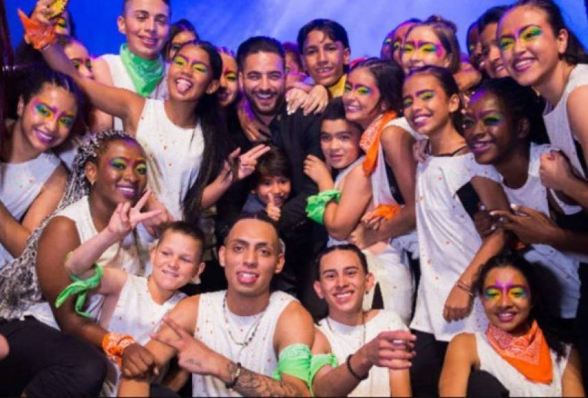 Ayuda a los más jóvenes a través del arte.<br/><br/>Mientras Maluma viaja alrededor del mundo con su música, su familia dirige una organización sin fines de lucro enfocada en ayudar a niños y adolescentes en riesgo a través del arte urbano.<br/>