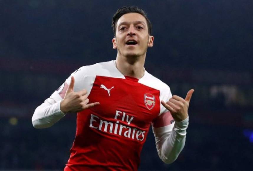 Mesut Ozil: El volante ha insistido, en una entrevista con Sky Sports, que se quiere quedar en el Arsenal, que se encuentra feliz. Al alemán le quedan aún dos años de contrato con los 'Gunners': 'Tengo dos años más de contrato.También depende del club, pero tengo dos años aquí, después de eso no sé qué pasará'.