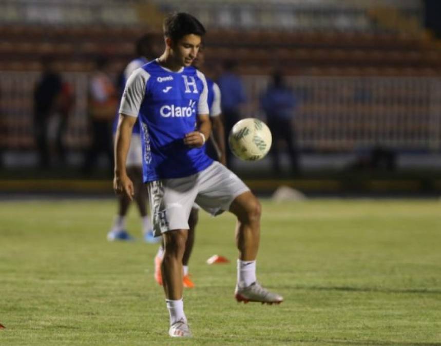 Jonathan Rubio: Se estrenó con la seleccción de Honduras ante Puerto Rico e inclusive anotó un gol dejando buenas sensaciones. Ante Chile sale del 11 titular.