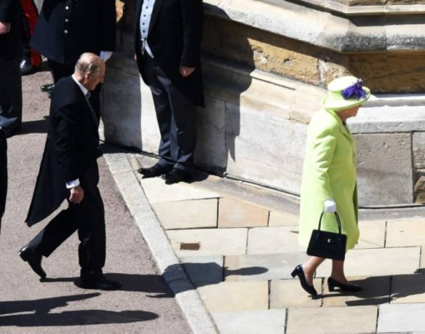 Stewart Parvin, el diseñador de vestidos y capas de la Reina, es desde hace mucho tiempo el favorito del diseño de The Queen, y desde 2007 ha diseñado ropa para Su Majestad. / AFP PHOTO / POOL / Victoria Jones