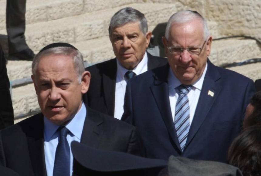 El primer ministro de Israel, Benjamín Netanyahu participa en la ceremonia conmemorativa.