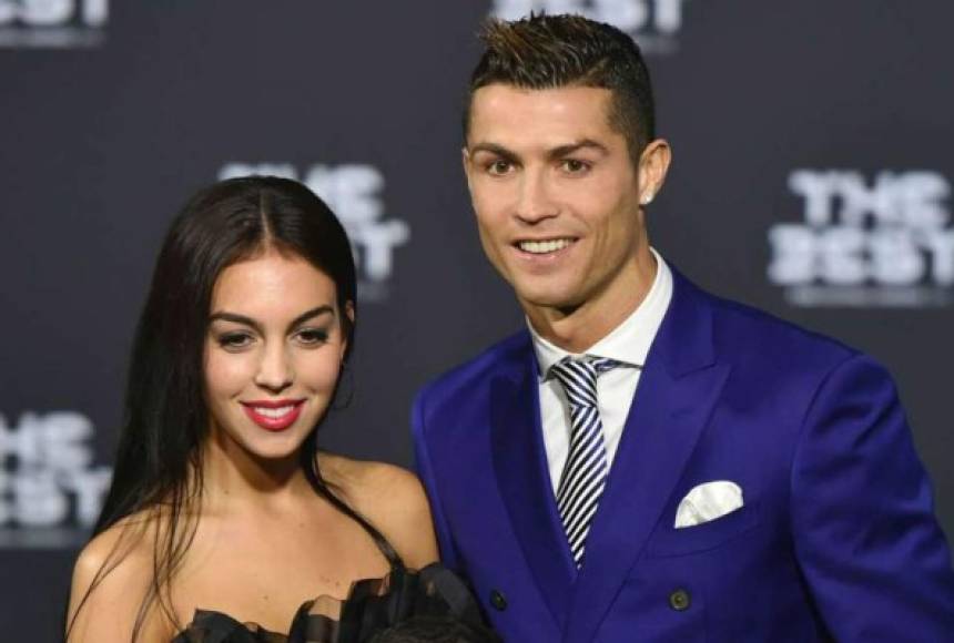 <br/>La chica que conquistó a Cristiano Ronaldo también se pronunció sobre el cambio de vida que supuso para ella estar con el futbolista, y lo mal que lo pasó al principio, “La situación se volvió insoportable. La gente me perseguía'.