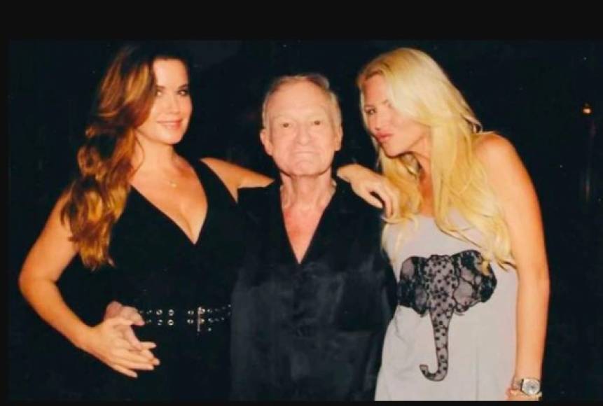 “Estoy devastada. Mi amiga Ashley Mattingly se quitó la vida. Si estás luchando, busca ayuda. Solo tenía 33 años”, escribió actriz y modelo Carrie Stevens junto a una foto de ellas dos con el fallecido Hugh Hefner.