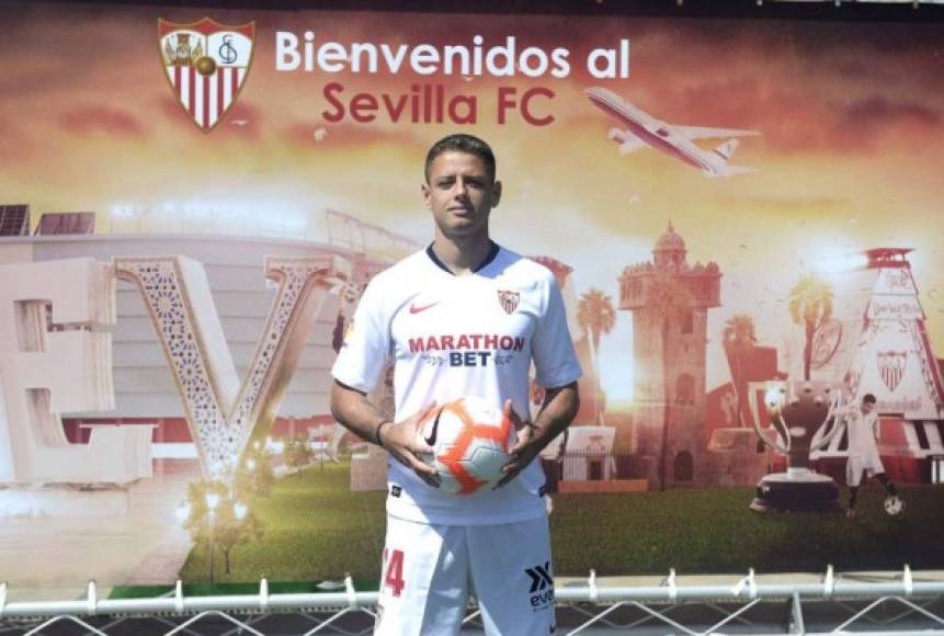El Sevilla anunció este lunes el fichaje del delantero mexicano Javier 'Chicharito' Hernández para las próximas tres temporadas procedentes del West Ham inglés.
