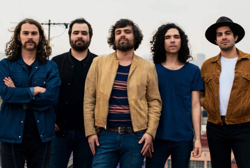La banda de rock mexicana Enjambre anunció nuevas fechas de su gira por Estados Unidos en 2024, que incluirá 14 fechas entre el 14 de febrero y el 7 de marzo. La banda se encuentra actualmente en la segunda etapa de su gira Noches de Salón en México en apoyo de su nuevo álbum del mismo nombre.