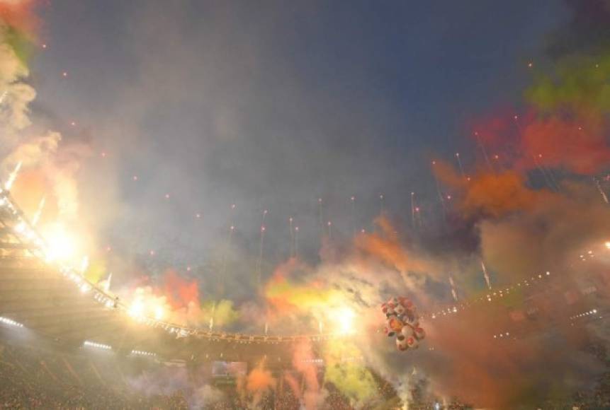 Un verdadero show se vivió en la inauguración de la Eurocopa.