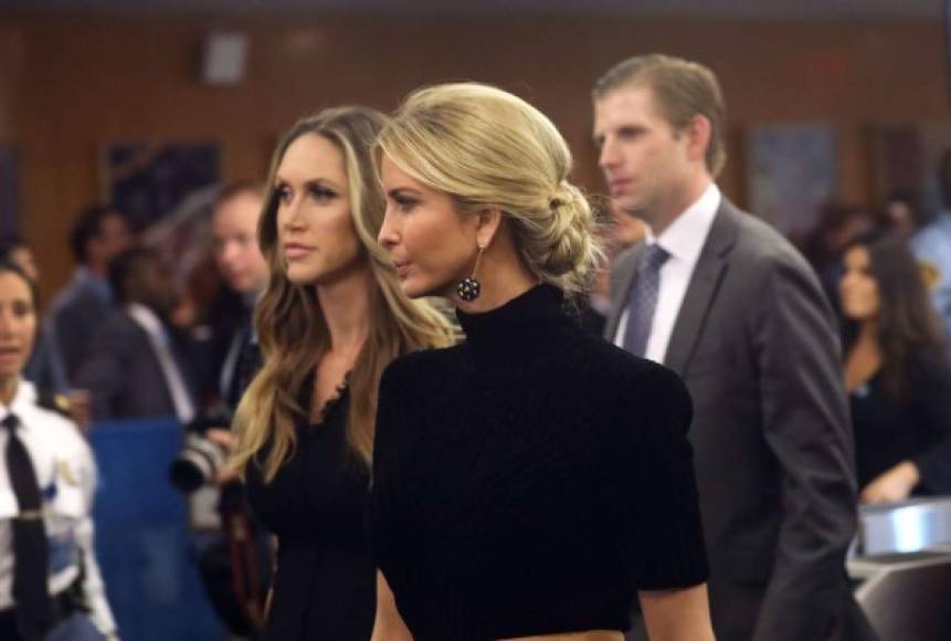 Ivanka y su cuñada, Lara Trump, se sentaron detrás de la primera dama.<br/>