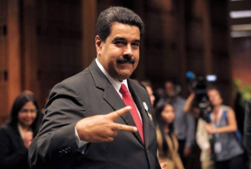 El presidente Nicolás Maduro activó este martes su proyecto de una Asamblea Constituyente 'popular' en Venezuela, que según sus críticos le asegurará al chavismo una participación mayoritaria a través de una elección 'a su medida'. Según el mandatario, la Constituyente es la única vía 'hacia la paz', tras 53 días de protestas que dejan 53 muertos y un millar de heridos.