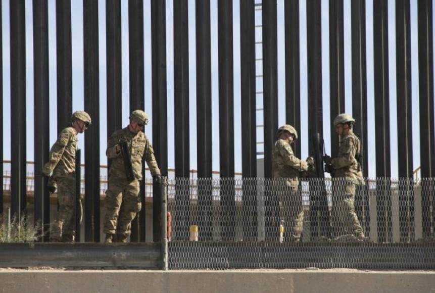 Más de 5,000 soldados estadounidenses resguardan la frontera de EEUU junto a la Patrulla Fronteriza que se ha visto desbordada por el aumento de cruces ilegales en la frontera sur.