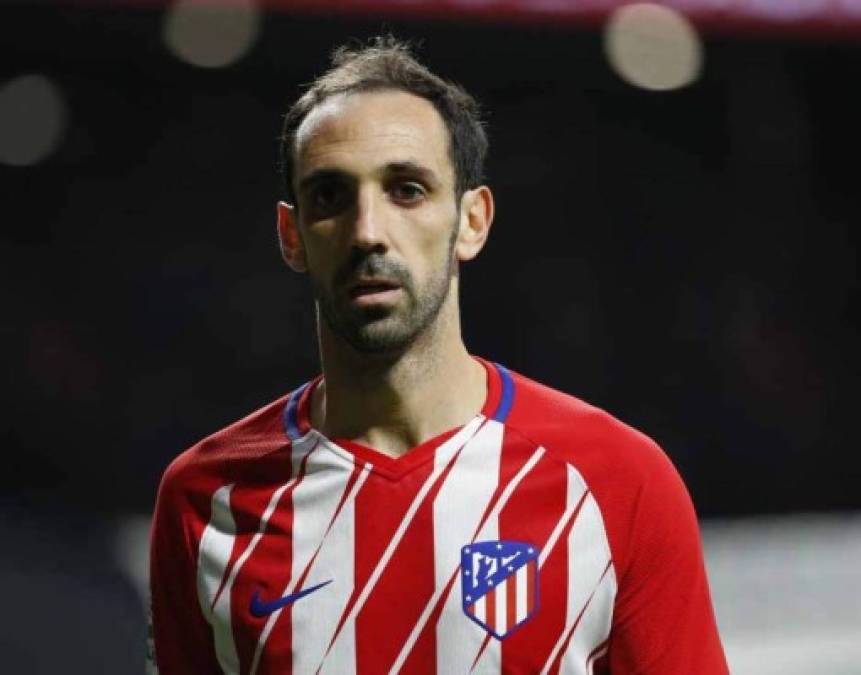 Juanfran Torres: Luego de anunciar su salida del Atlético de Madrid, el Chicago Fire de Estados Unidos y el Sao Paulo de Brasil quieren al lateral español. Tiene 34 años de edad.