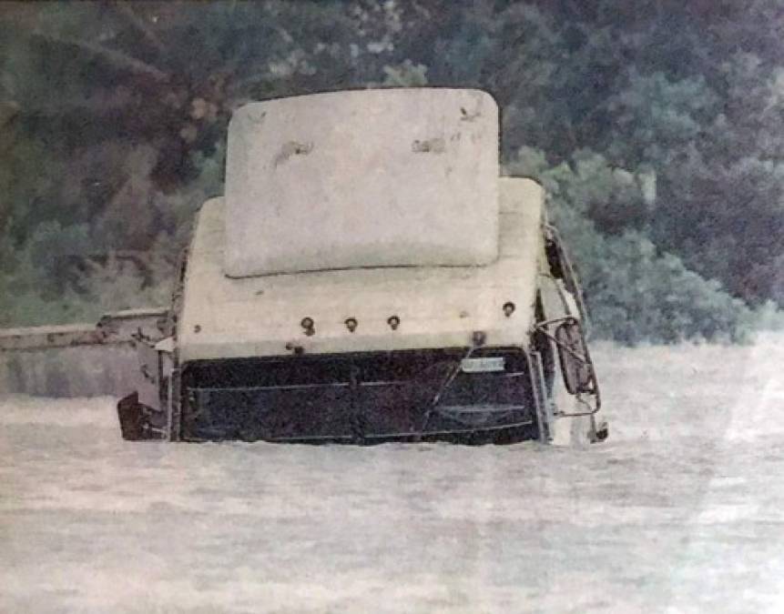 Mitch fue el segundo huracán mortífero que pasó por Honduras, el otro huracán fue el Fifi en 1974.