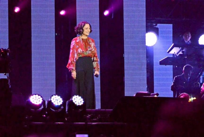 Natalia Lafourcade cantó con el corazón 'Ya No Vivo Por Vivir'. <br/>