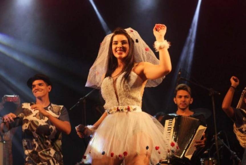 La cantante se hizo viral después que varios medios compartieran la falsa información de que era pastora de una iglesia.