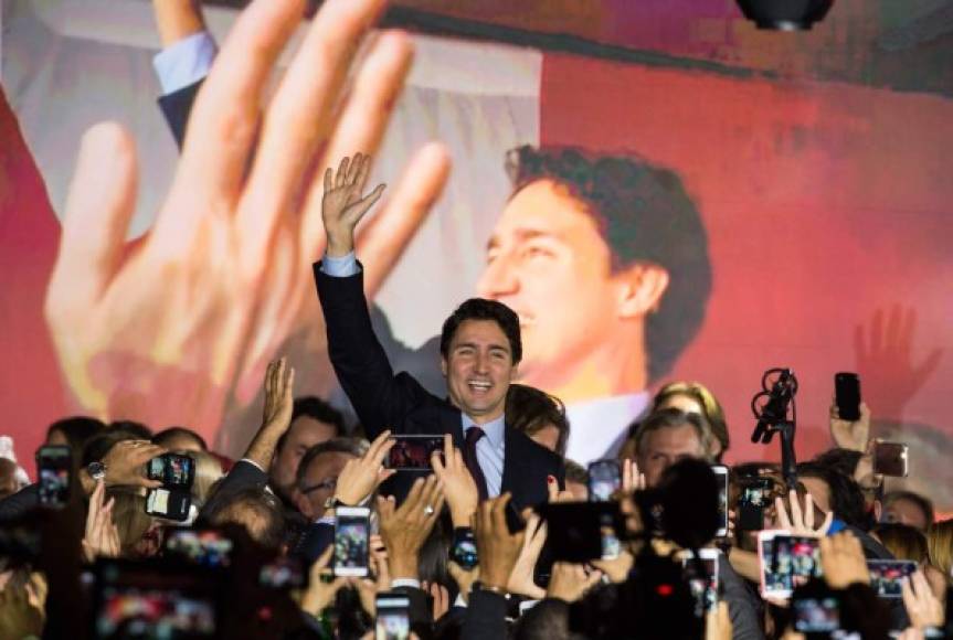 Trudeau, de 43 años y maestro de escuela, se convertirá en las próximas semanas en el primer hijo de un exprimer ministro canadiense que ocupa el mismo lugar de su progenitor al frente del Gobierno de la nación.