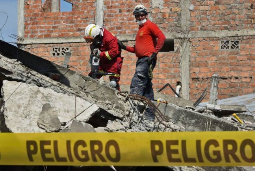 Socorristas de varios países viajaron a Ecuador para ayudar en las labores de rescate.
