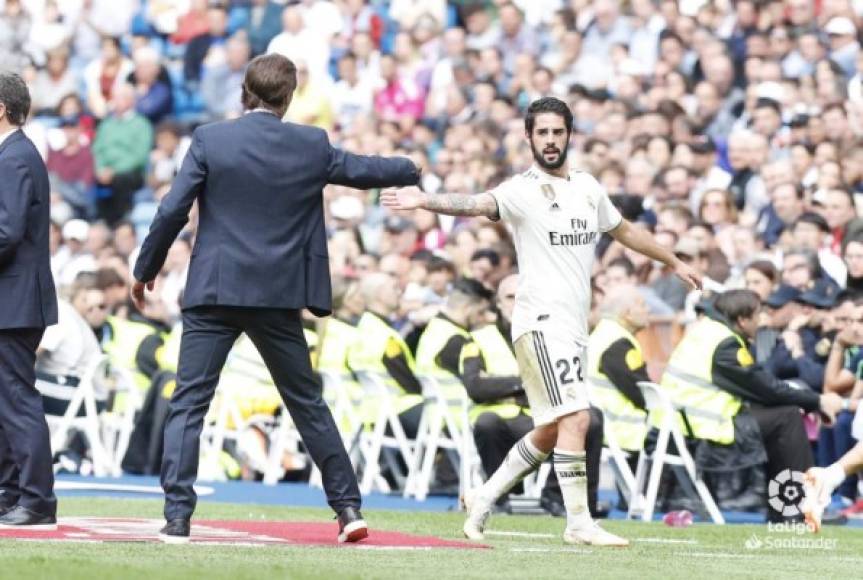 Lopetegui empezó a mover sus piezas en el segundo tiempo y sacó del partido a Isco.