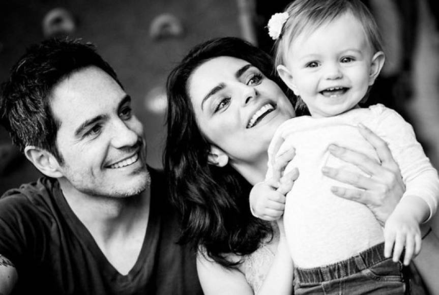 Mauricio Ochmann<br/><br/>'Felicidades mami linda!! Que la sonrisa y el amor nos embriaguen con su magia hoy y siempre. Te amamos profundamente.', dedicó el actor en nombre suyo y de su hija, Kailani, a su pareja, la actriz Aislinn Derbez.<br/>