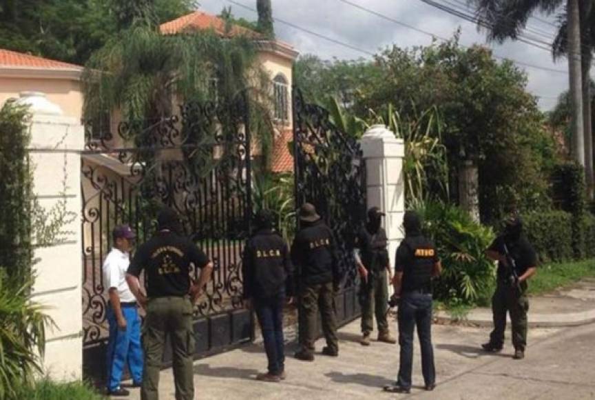 Agentes del Ministerio Público se presentaron a la residencia del presidente del club deportivo Marathón en residencial Rancho El Coco, en San Pedro Sula.