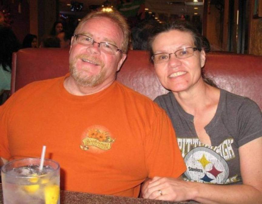 Robert Scott Marshall y su esposa, Karen, ambos de 56 años, se mudaron recientemente a Texas desde Pennsylvania y habían asistido a la First Baptist Church en Sutherland Springs por primera vez.