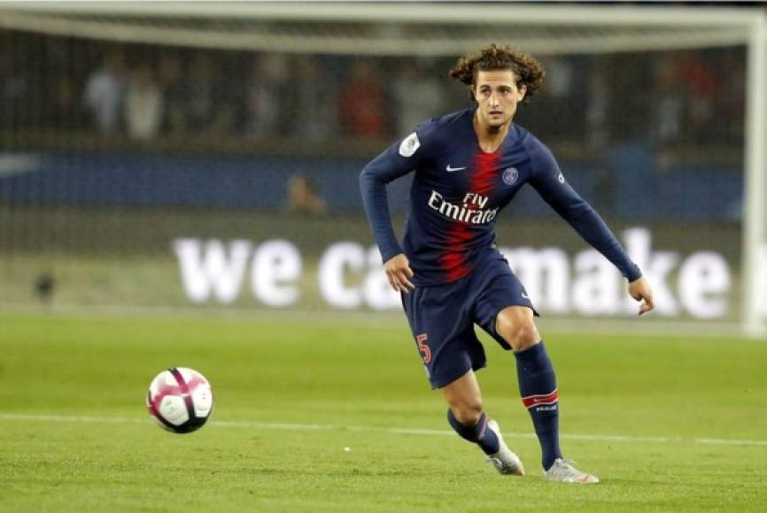 Adrien Rabiot - El mediocampista francés lleva varios mercados siendo protagonista. Rabiot, cuyo contrato con el Paris Saint Germain expira el próximo 30 de junio, es libre desde el pasado mes de enero para negociar con los distintos conjuntos que se han interesado en su desembarco a coste cero. La posibilidad de cerrar su fichaje de forma gratuita es un factor muy a tener en cuenta y que le convierte en una más que interesante oportunidad de mercado. Real Madrid, Juventus y Tottenham son los tres interesados en él.