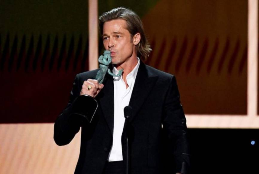 Durante el discurso de aceptación de Pitt , el actor bromeó acerca de cómo su personaje en la película de Tarantino era un tipo que 'no se lleva bien con su esposa', según algunos el chiste hacía referencia a su ex esposa Angelina Jolie.<br/>
