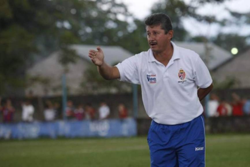 Mauro Reyes: El entrenador hondureño le reveló a Diario Diez que no sabe si continuará como entrenador de la Real Sociedad.<br/>