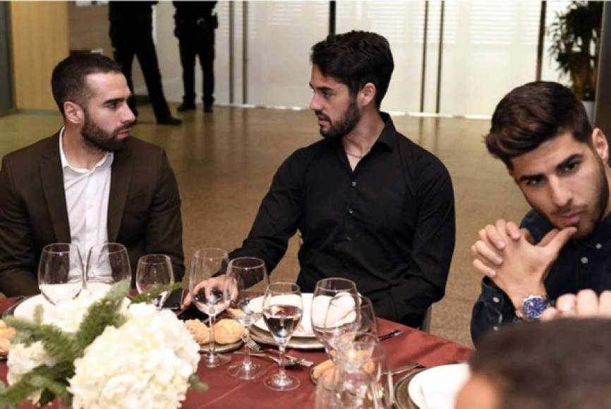 Isco junto a Carvajal y Marco Asensio.