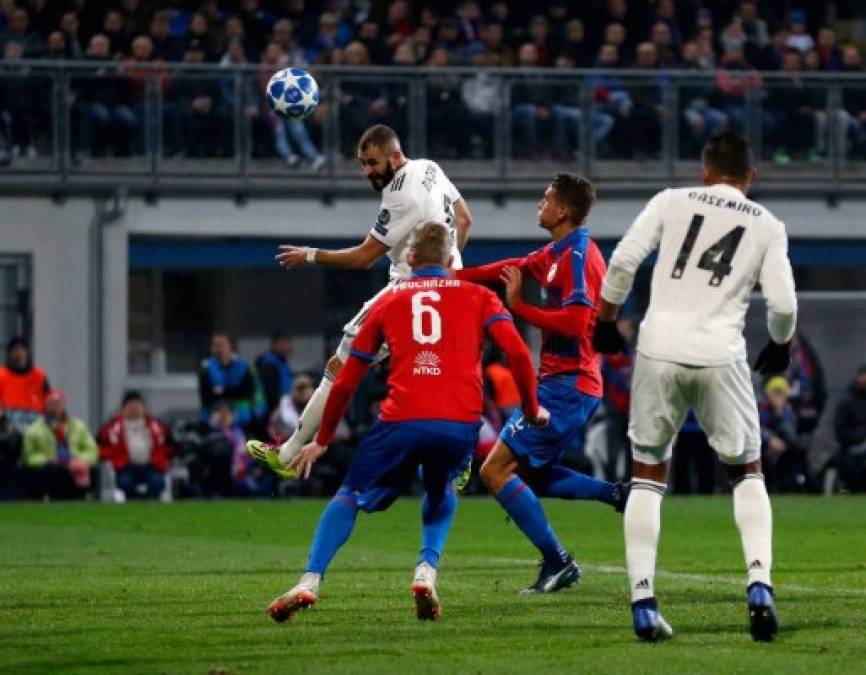 Benzema firmó su doblete con este remate de cabeza. Foto RealMadrid.com