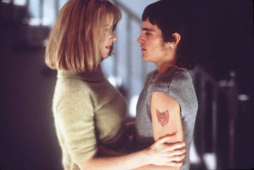 Aunque inició su carrera en el cine desde que era niño, su reconocimiento mundial llegó en 1995, cuando protagonizó la cinta 'Todo por un sueño', junto a Nicole Kidman. <br/>La crítica alabó la actuación de Joaquín como un adolescente problemático. Desde entonces, su carrera subió como la espuma.