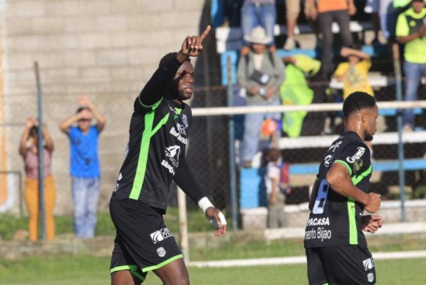 Yustin Arboleda anotó el único gol del partido; de esta manera el ruso Evgeni Kabaev debutó con pie izquierdo en la Liga Nacional de Honduras.