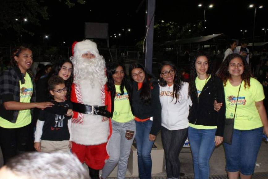 En forma simultánea también se realizaron actividades en el Parque para una Vida Mejor del Campo de Parada Marte, San José de la Vega y El Trapiche, donde se registró una concurrida asistencia de la población, que ya está disfrutando de los aires navideños.